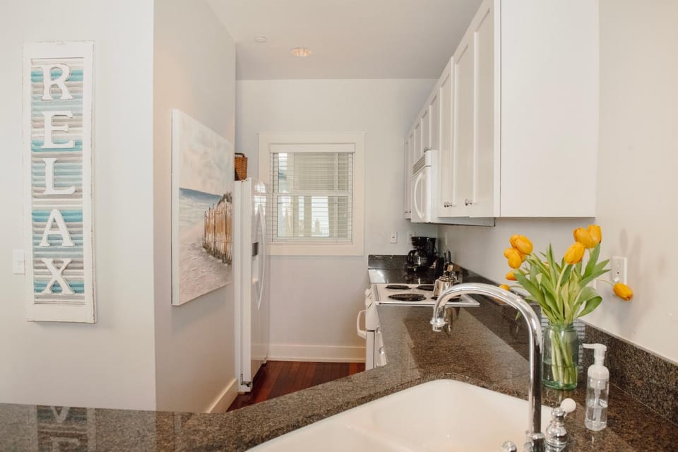 Experience luxury in Maritime Lakeview Suite 314, a stunning 2BR getaway in Bay Harbor! Apartment in Bay Harbor