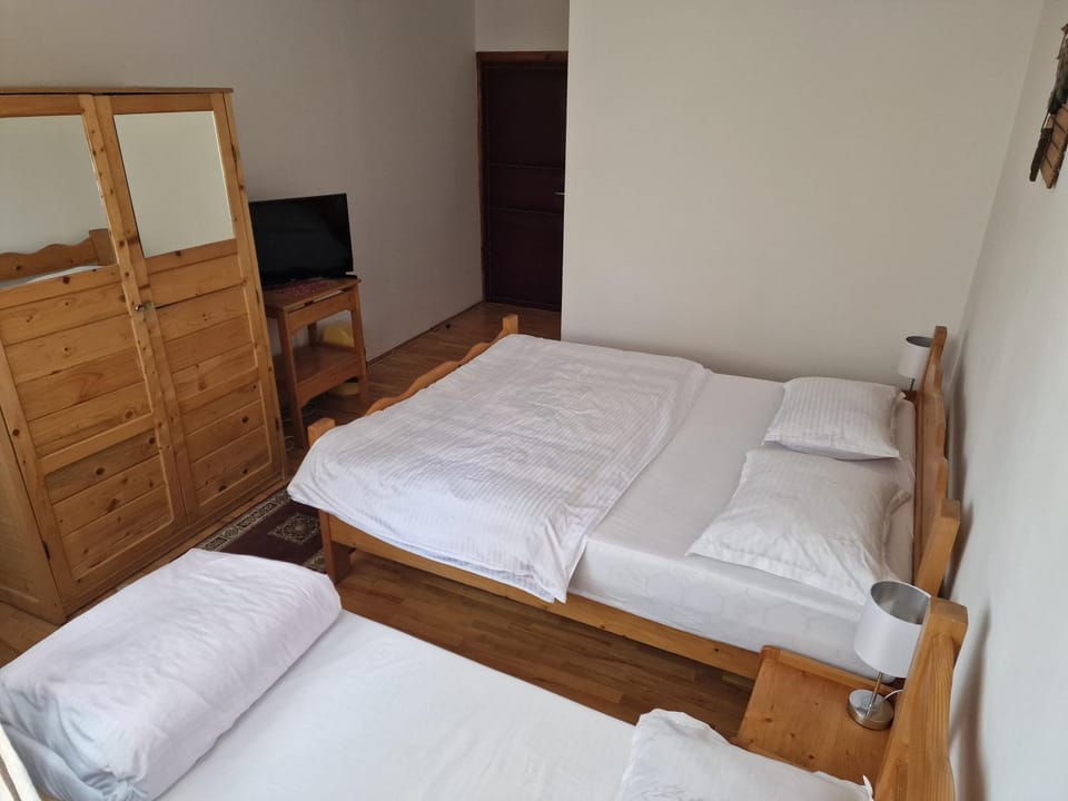Bed, TV and multimedia, Bedroom, towels, wardrobe