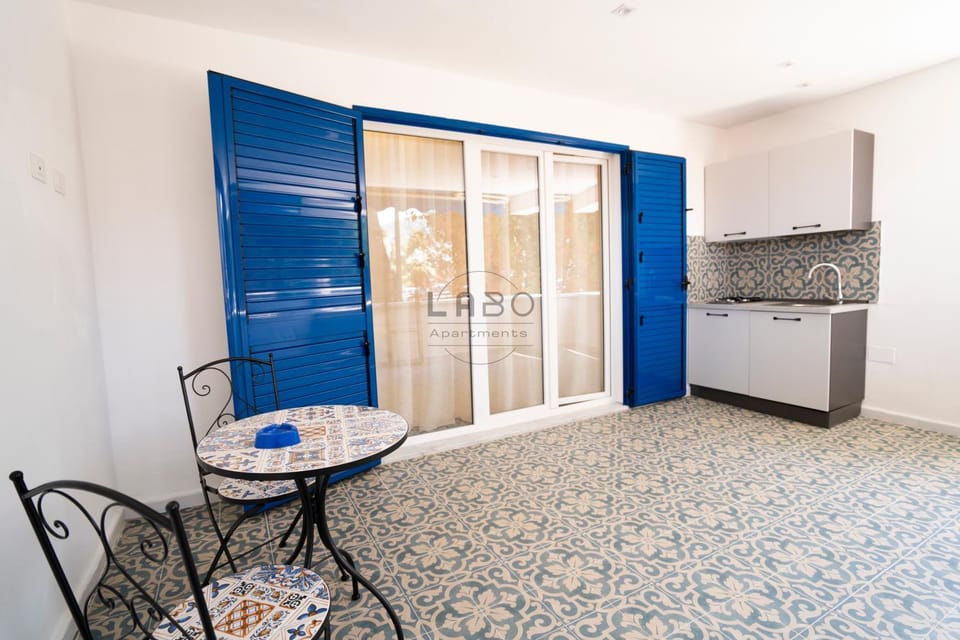 Balcony/Terrace, Kitchen or kitchenette, Dining area
