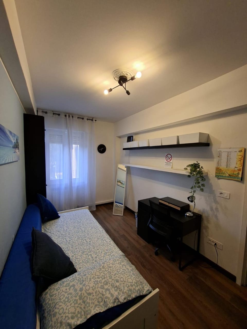 Bed, Photo of the whole room
