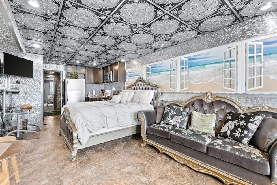 Sixth Floor Oceanfront Studio with Ocean Views Shared Pool & High-Speed WiFi Apartment in Panama City Beach