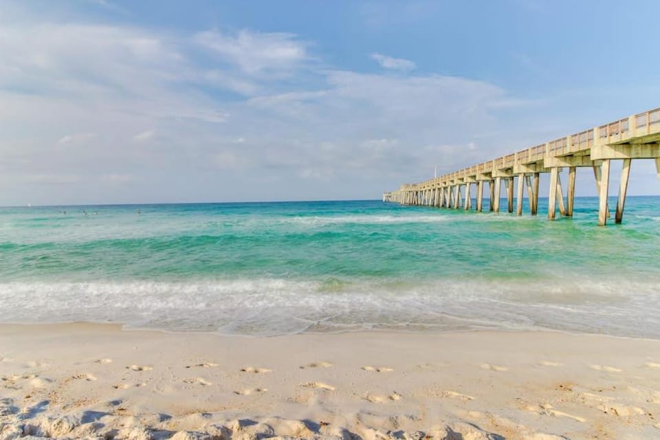 Sixth Floor Oceanfront Studio with Ocean Views Shared Pool & High-Speed WiFi Apartment in Panama City Beach