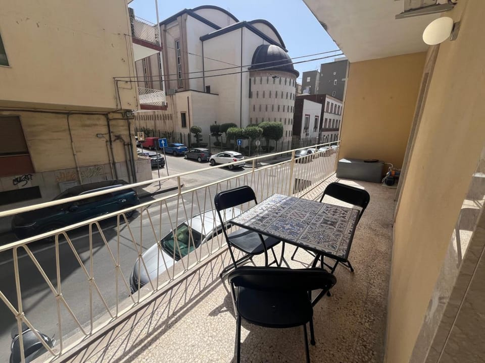 Property building, View (from property/room), Balcony/Terrace, City view, Quiet street view, Parking