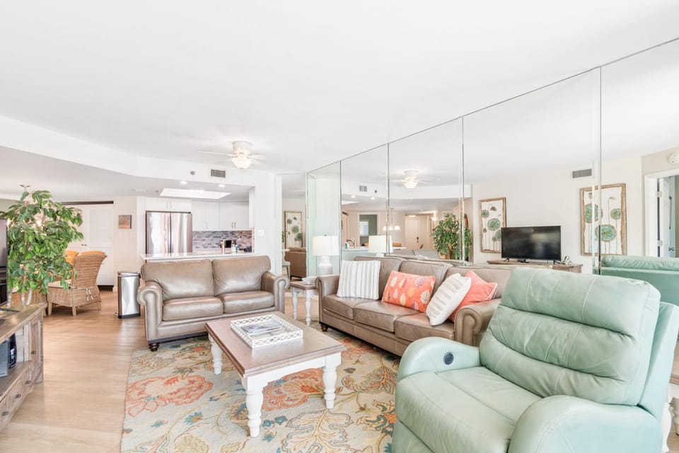 Ocean View Retreat at Beach Palms Apartment in Redington Shores