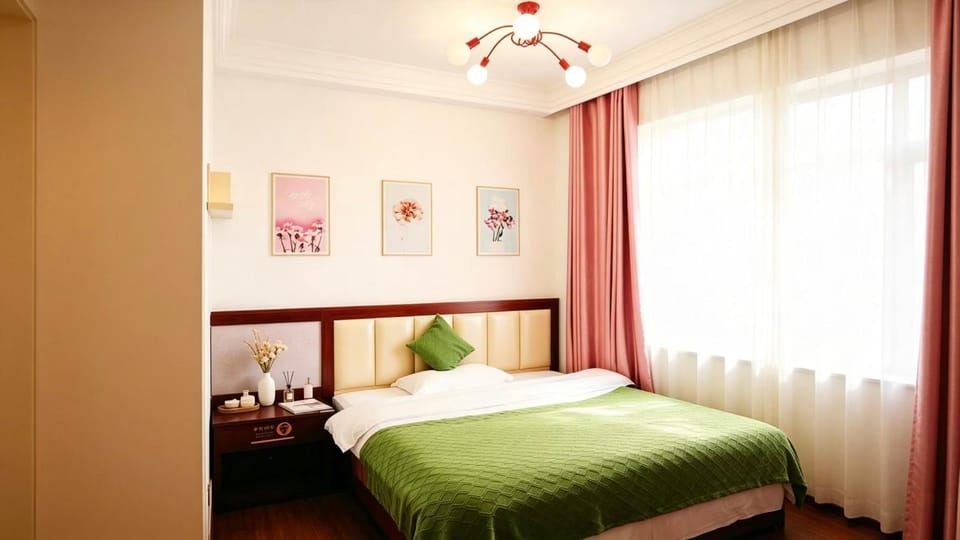 Bed, Photo of the whole room, Bedroom