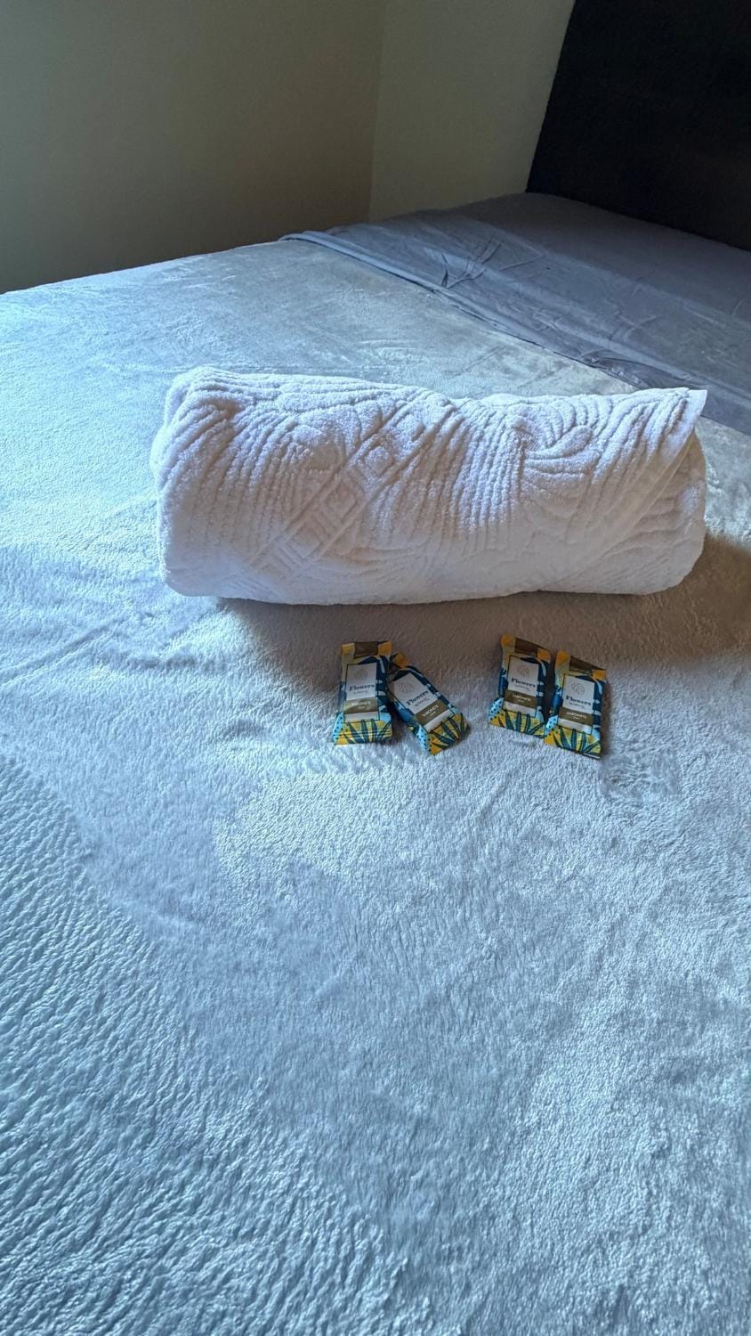Bed, towels