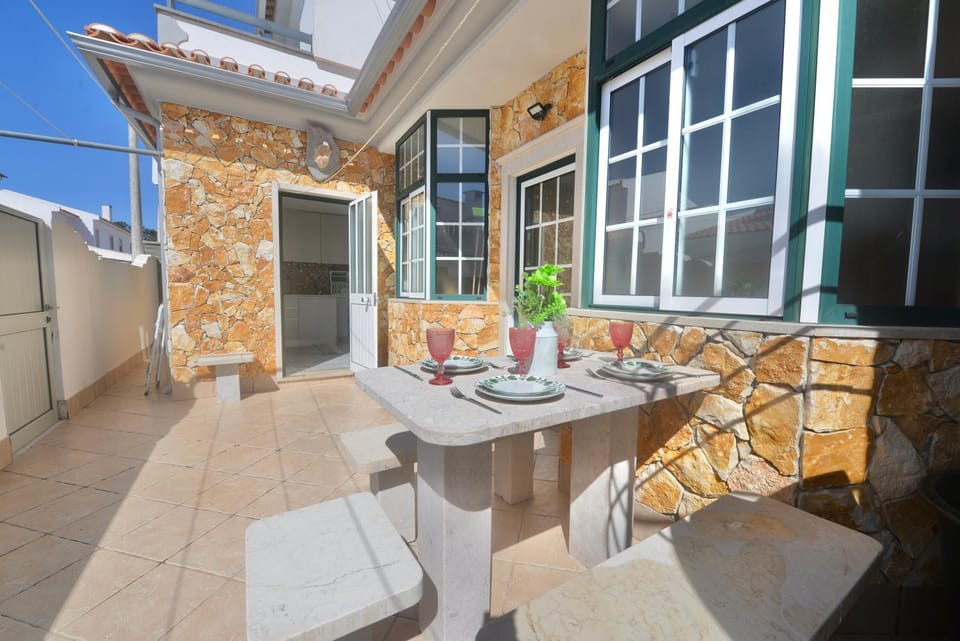 Peaceful Patio & BBQ House-Nazare House in Nazaré