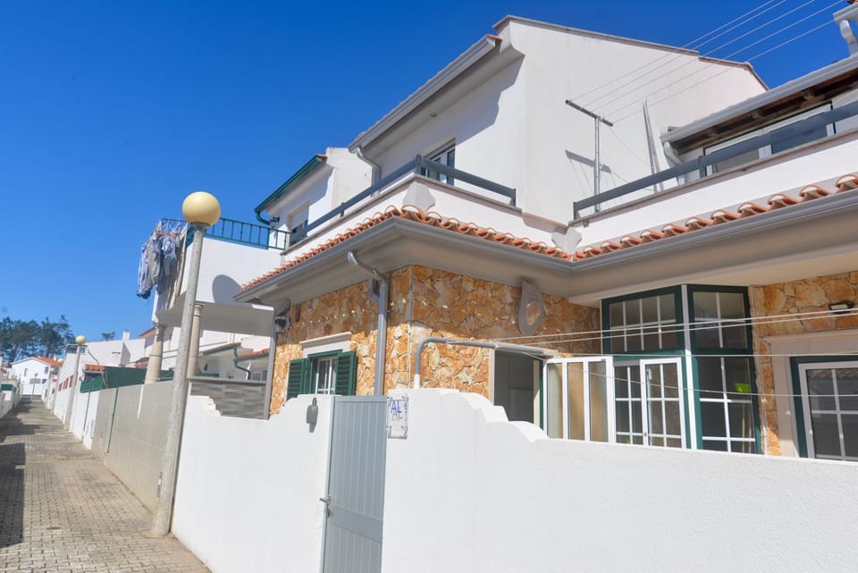 Peaceful Patio & BBQ House-Nazare House in Nazaré