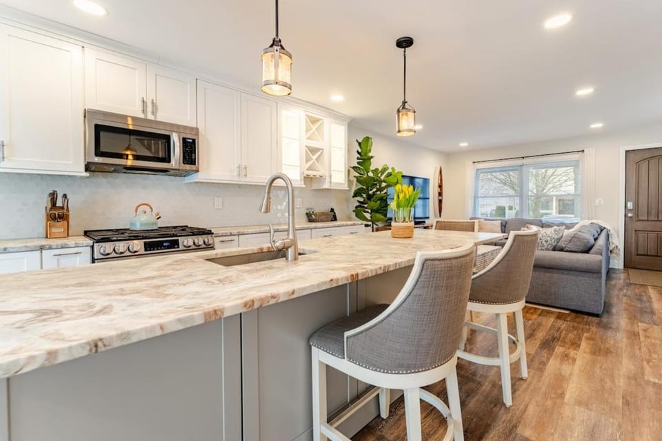 Cozy 3BR near Asbury Park Luxury Kitchen WFH House in Bradley Beach