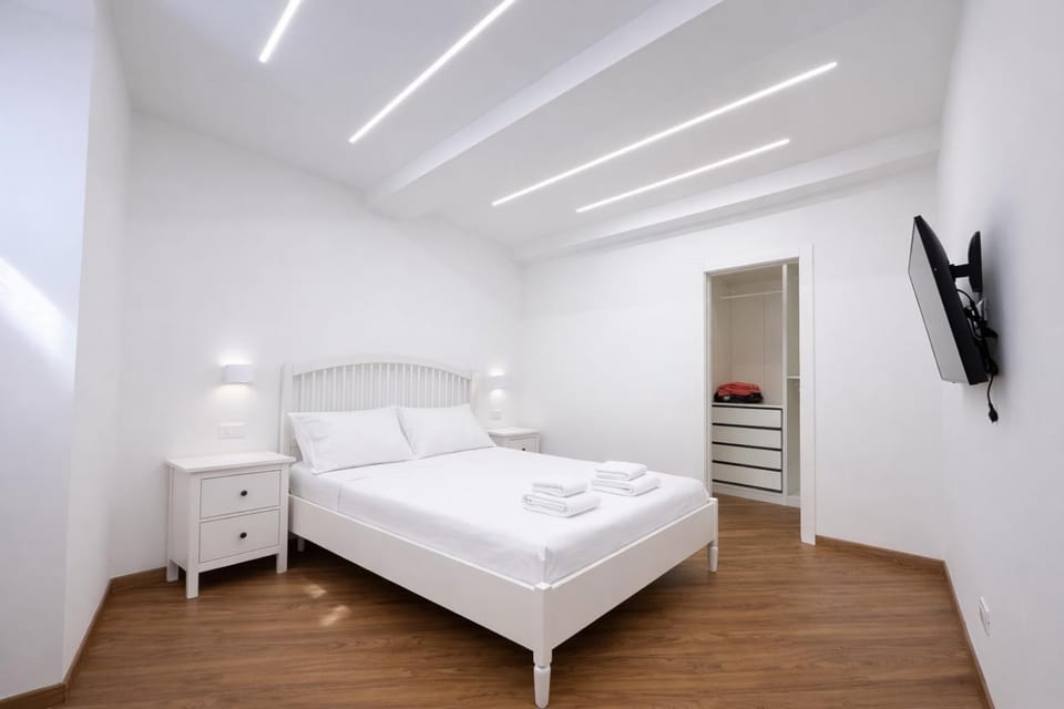 Bed, TV and multimedia, Photo of the whole room, Bedroom, wardrobe