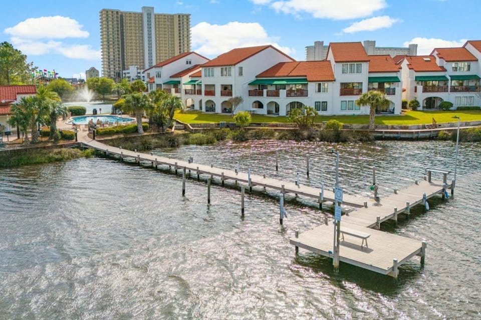 Condo near the water with pool tennis balcony grill washer&dryer AC House in Lower Grand Lagoon