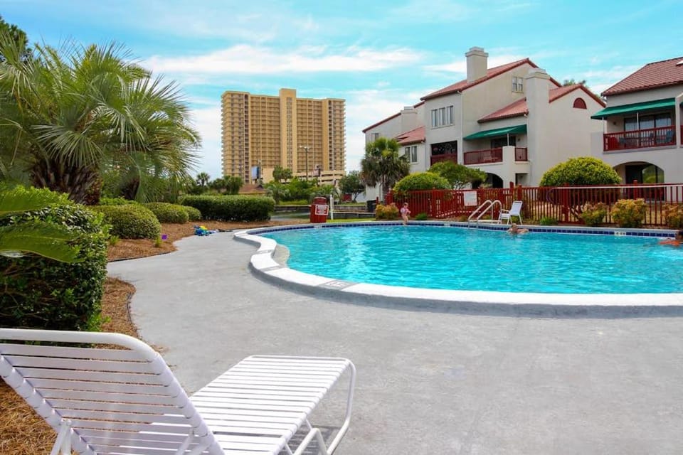 Cozy condo in paradise with pool sauna & private dock - snowbird-friendly House in Lower Grand Lagoon