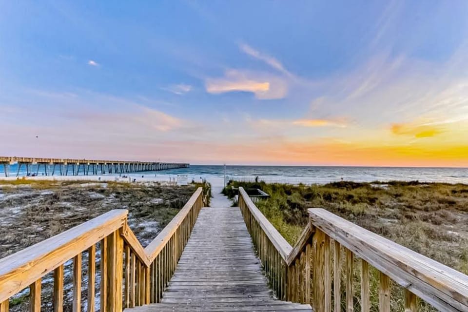 Resort condo near beach with private balcony WiFi pool tennis & dock Apartment in Lower Grand Lagoon
