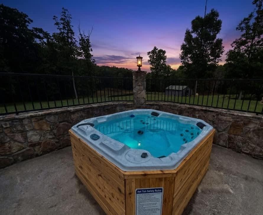 The Lodge at Cloudland with a private pool House in Georgia