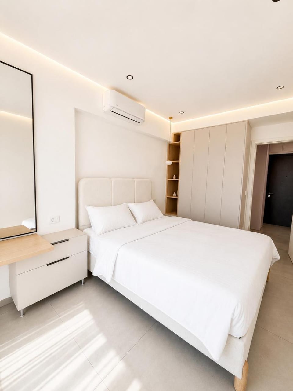 Bed, Bedroom, wardrobe, air conditioner