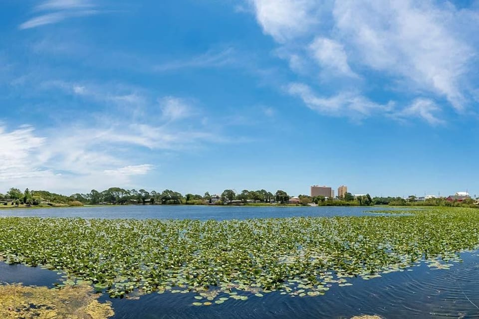 Lakefront townhome near great attractions with beach access pool & amazing view House in Panama City Beach