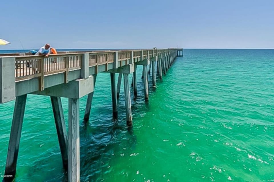 Lakefront townhome near great attractions with beach access pool & amazing view House in Panama City Beach