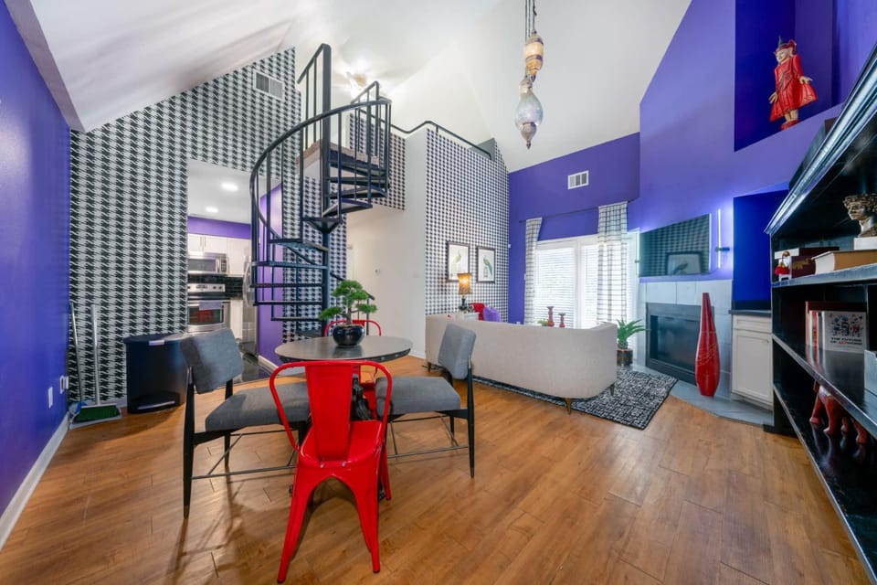 Stylish 3BR Loft in Austin with Balcony for 8 Apartment in Austin