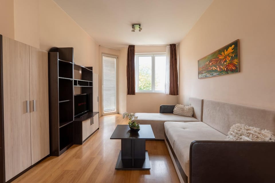 TV and multimedia, Living room, Seating area, wardrobe