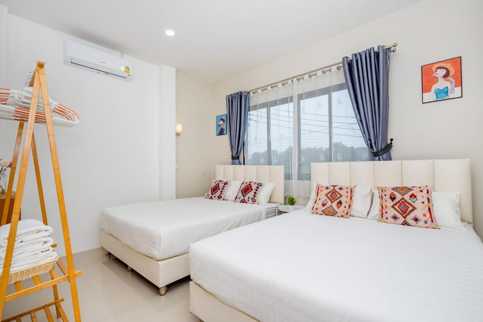 Bed, Photo of the whole room, Bedroom, air conditioner