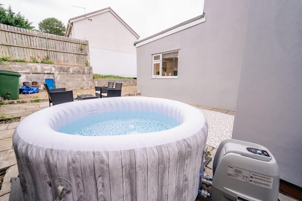 Garden, Hot Tub