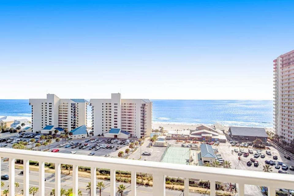 Gulf-front getaway with multiple pools and hot tubs plus WiFi washer&dryer House in Panama City Beach