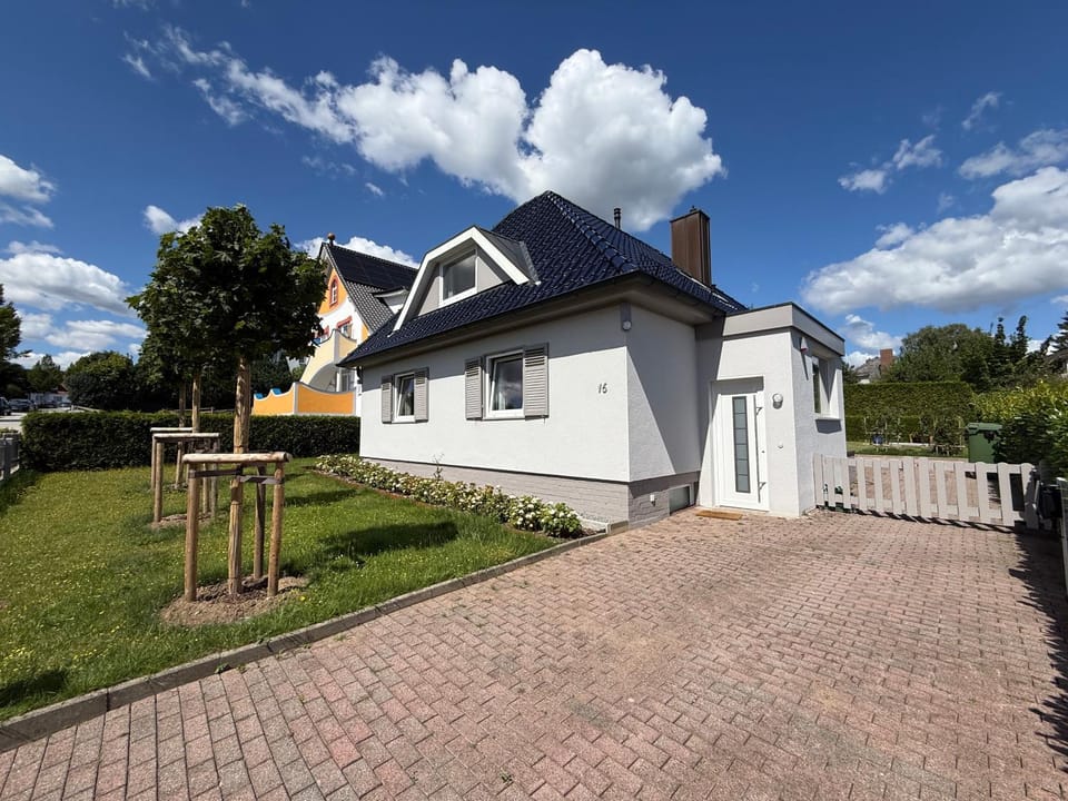 Wellenflüstern wunderschönes Ferienhaus mit Kamin und traumhaftem Garten House in Timmendorfer Strand