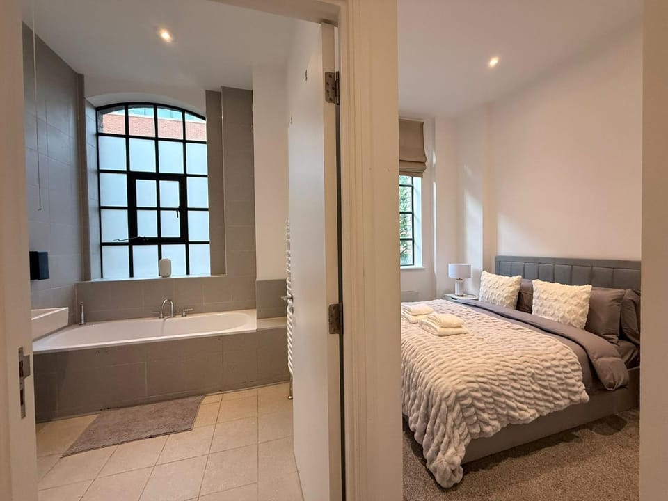 Modern 2 Bedroom Loft Style Duplex in Kings Cross, London, N1 Apartment in London Borough of Islington