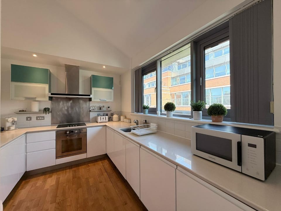 Modern 2 Bedroom Loft Style Duplex in Kings Cross, London, N1 Apartment in London Borough of Islington