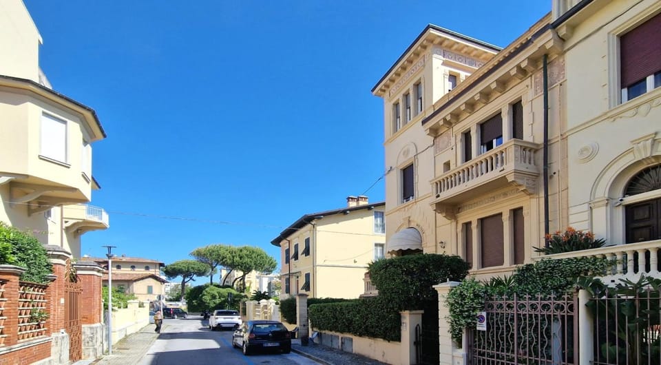 Property building, Neighbourhood, Street view, Parking