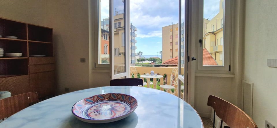 View (from property/room), Balcony/Terrace, Dining area