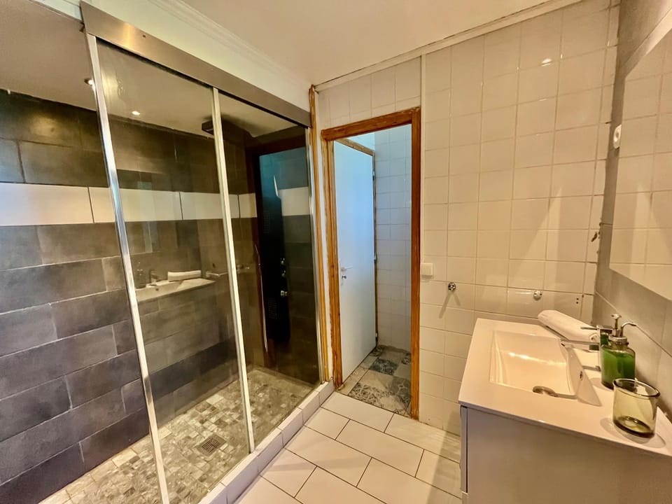 Le Moulin du Château de Horgues - Piscine Apartment in Occitanie