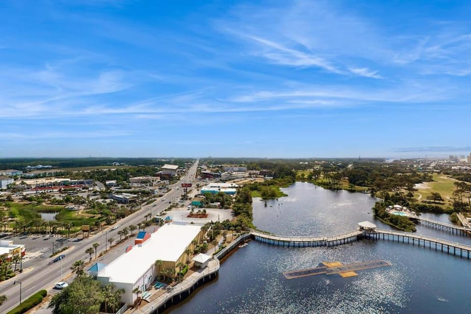 Waterfront condo with lake views pools putting green & shopping House in Panama City Beach