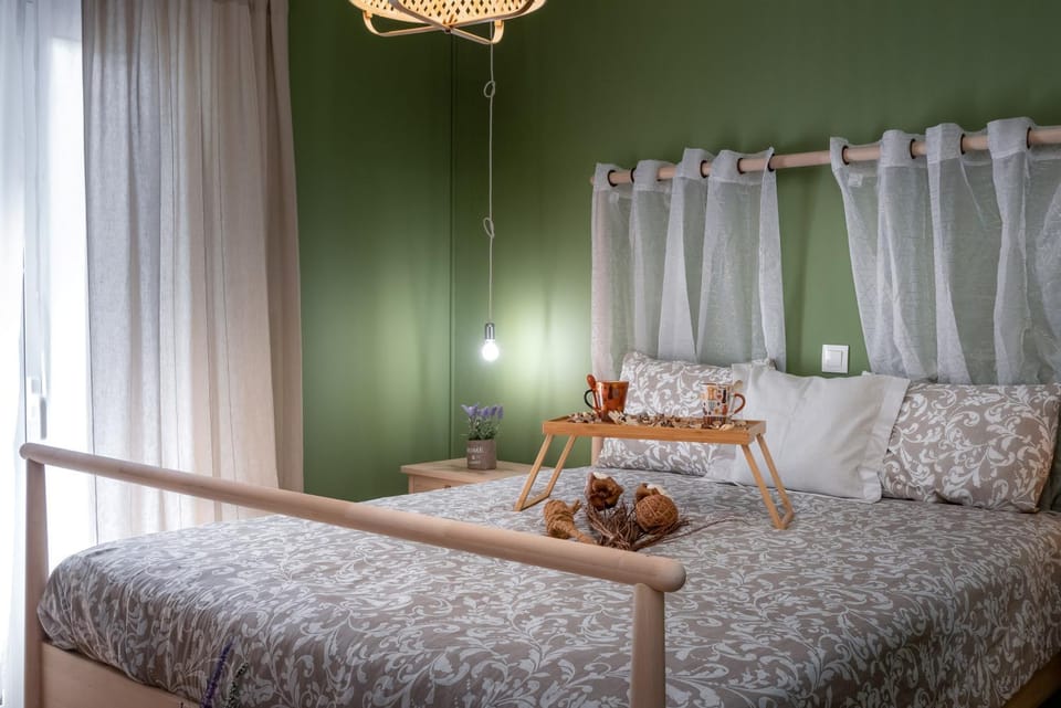 Bed, Other, Photo of the whole room, Decorative detail, Bedroom