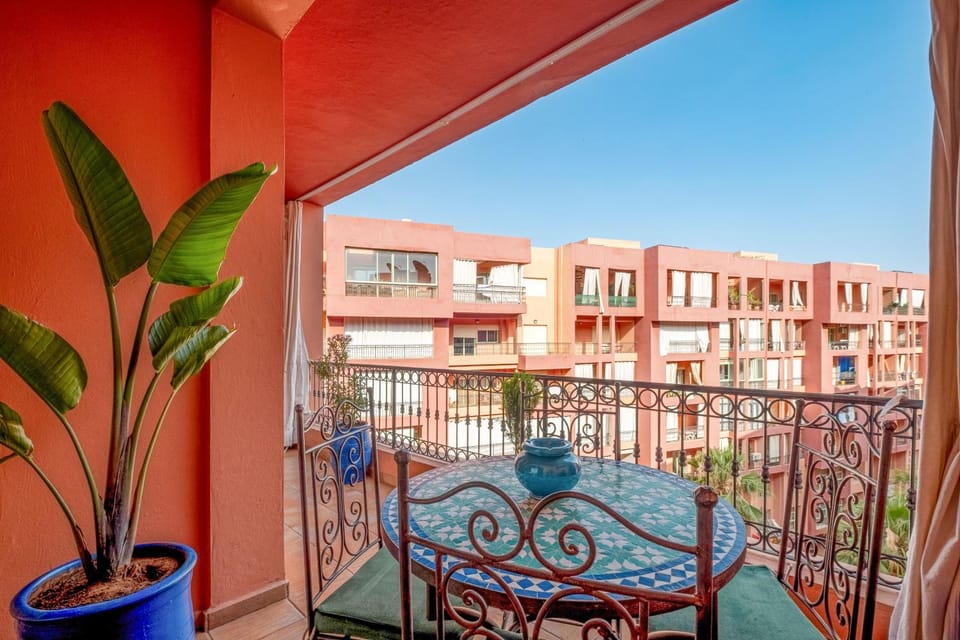 Beautifully situated facing the Jardin Majorelle Pool & Parking Apartment in Marrakesh