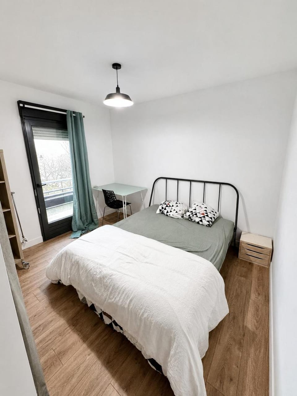Bed, Photo of the whole room, Bedroom