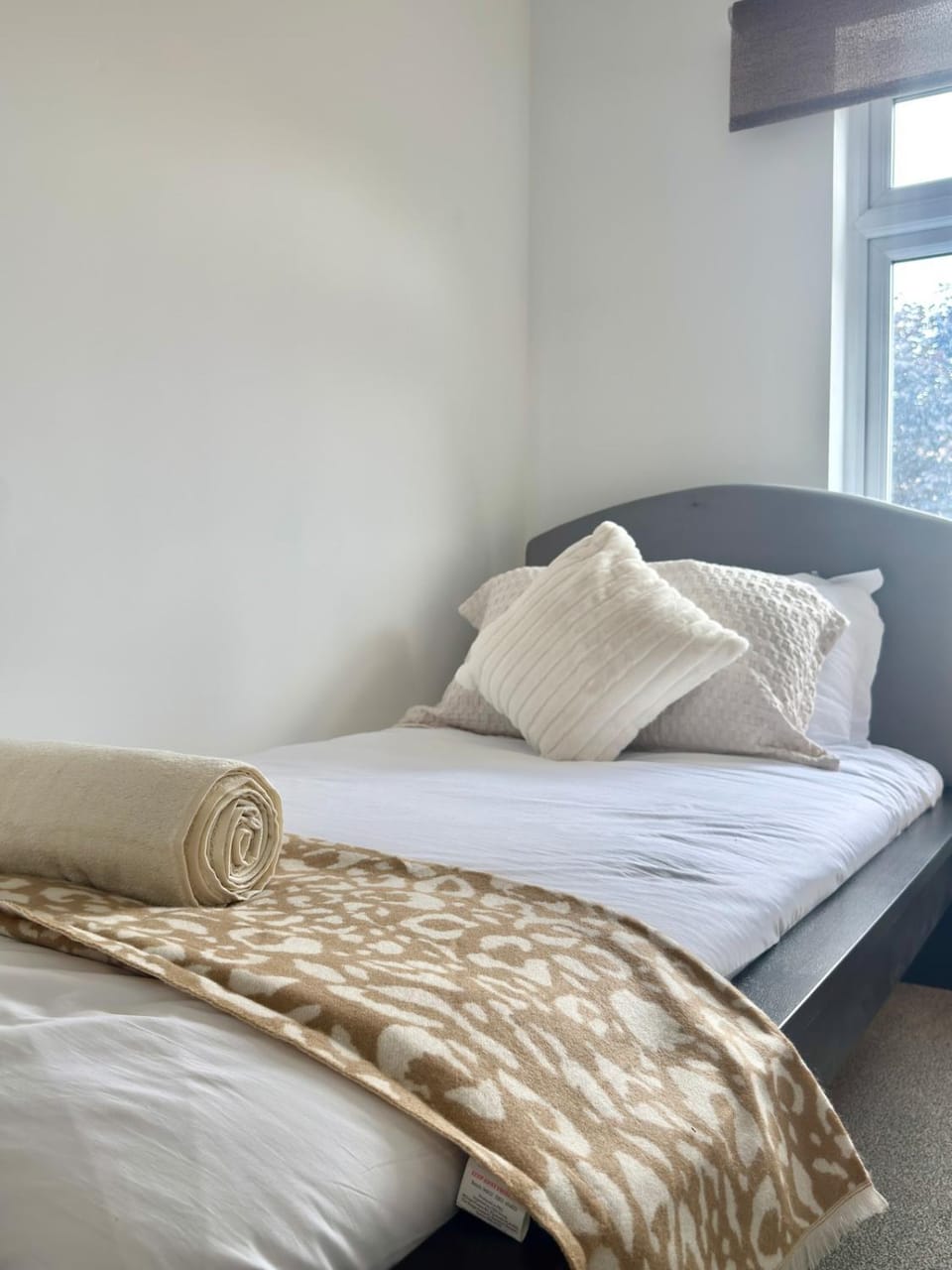 3 BR - Private Parking - Sleeps 5 House in Weston-super-Mare