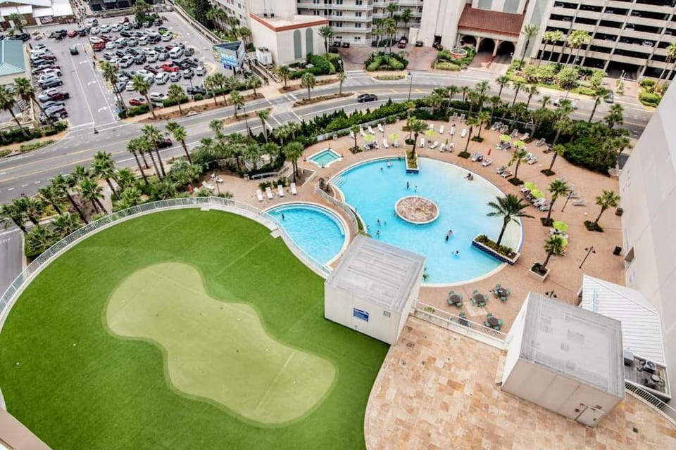 17th-floor condo with lake view balcony 5 pools hot tub gym & beach access House in Panama City Beach