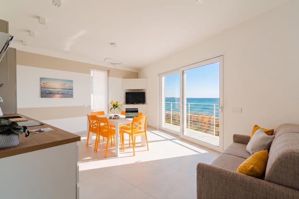 Living room, Sea view