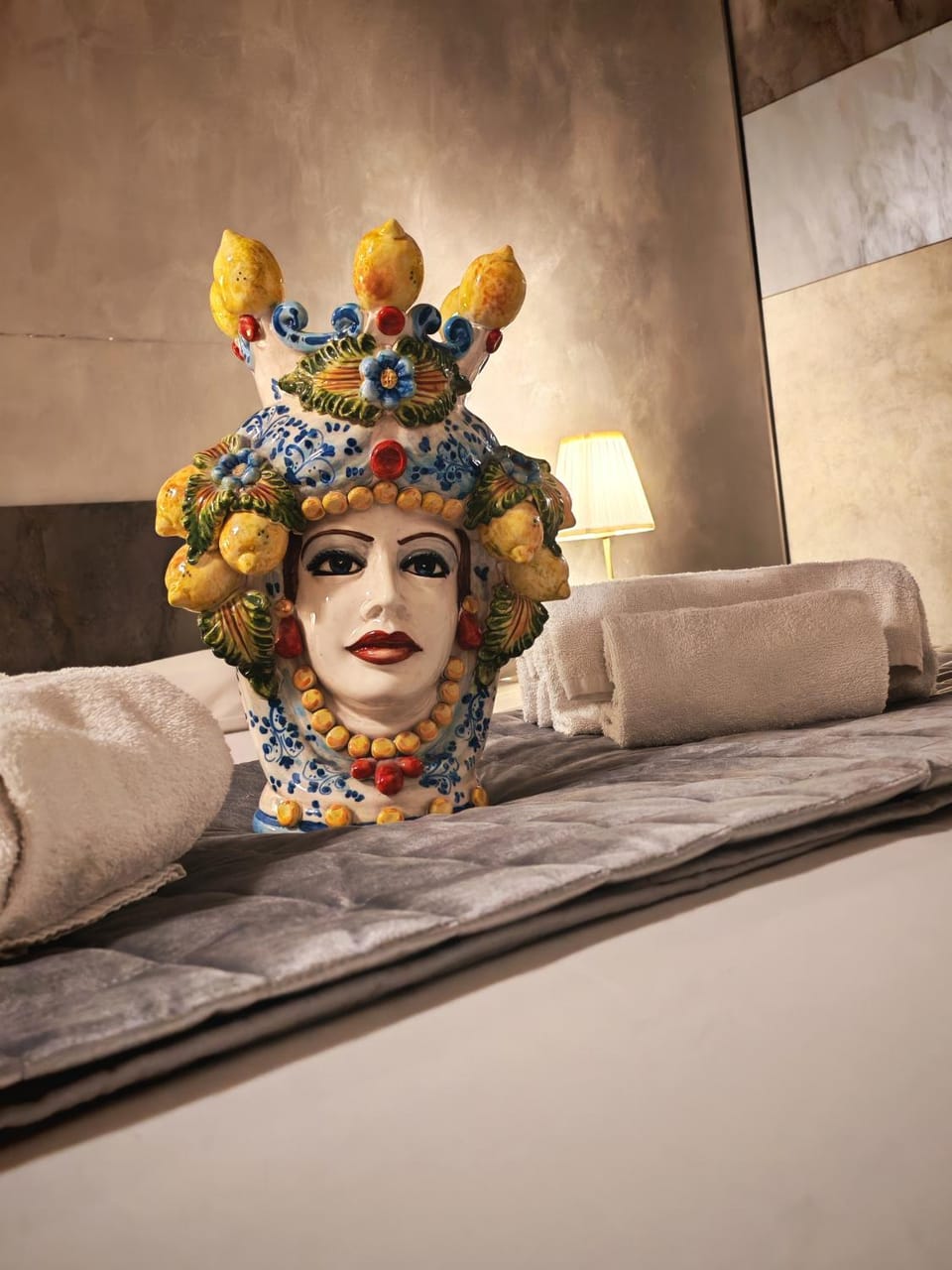 Bed, Decorative detail, towels
