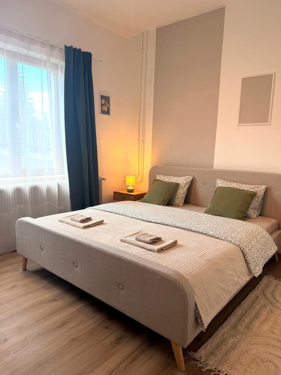 Bed, Living room, Photo of the whole room, Bedroom, towels