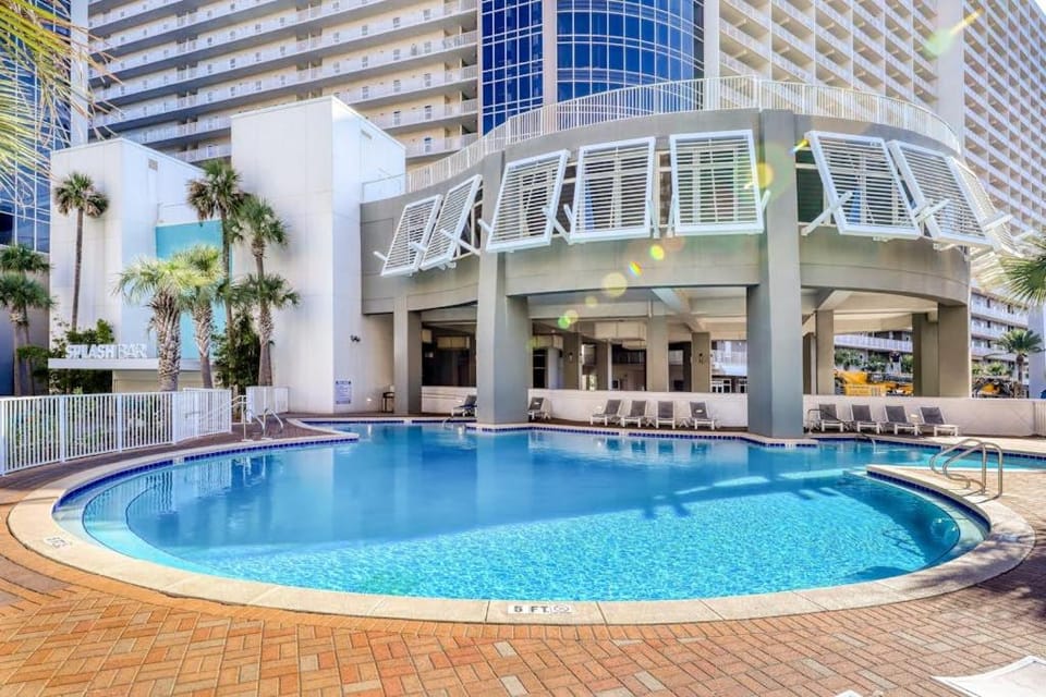 Beachfront 18th-floor condo with hot tub heated pool balcony gym WD AC House in Panama City Beach