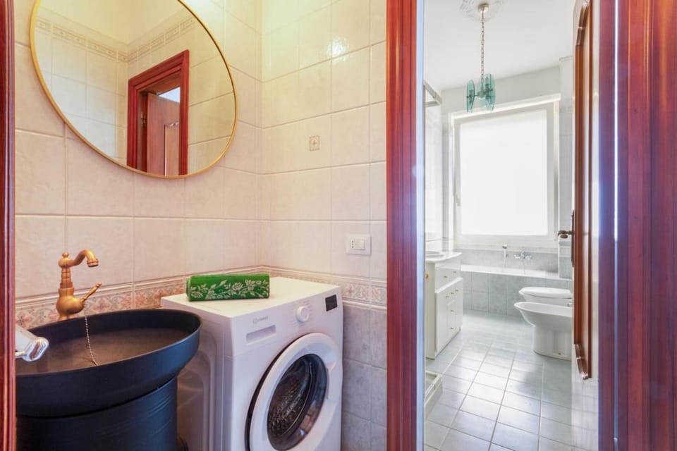 Toilet, Bathroom, Bath, towels, washing machine