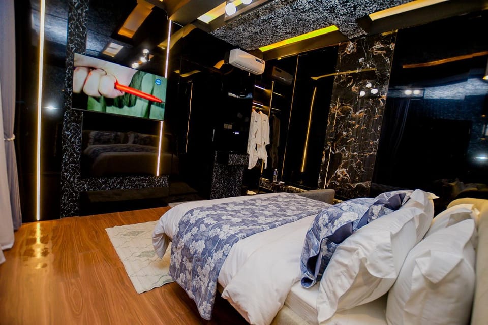 Bed, TV and multimedia, Photo of the whole room, Bedroom, air conditioner