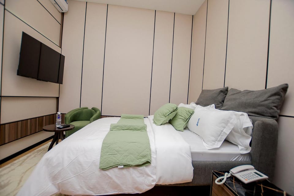 TV and multimedia, Photo of the whole room, Bedroom, towels
