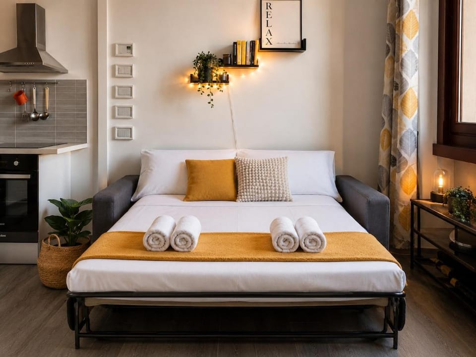 Bed, Living room, Photo of the whole room, Bedroom