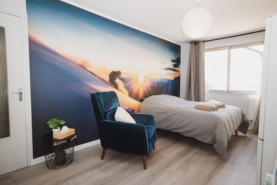 Bed, Photo of the whole room, Bedroom