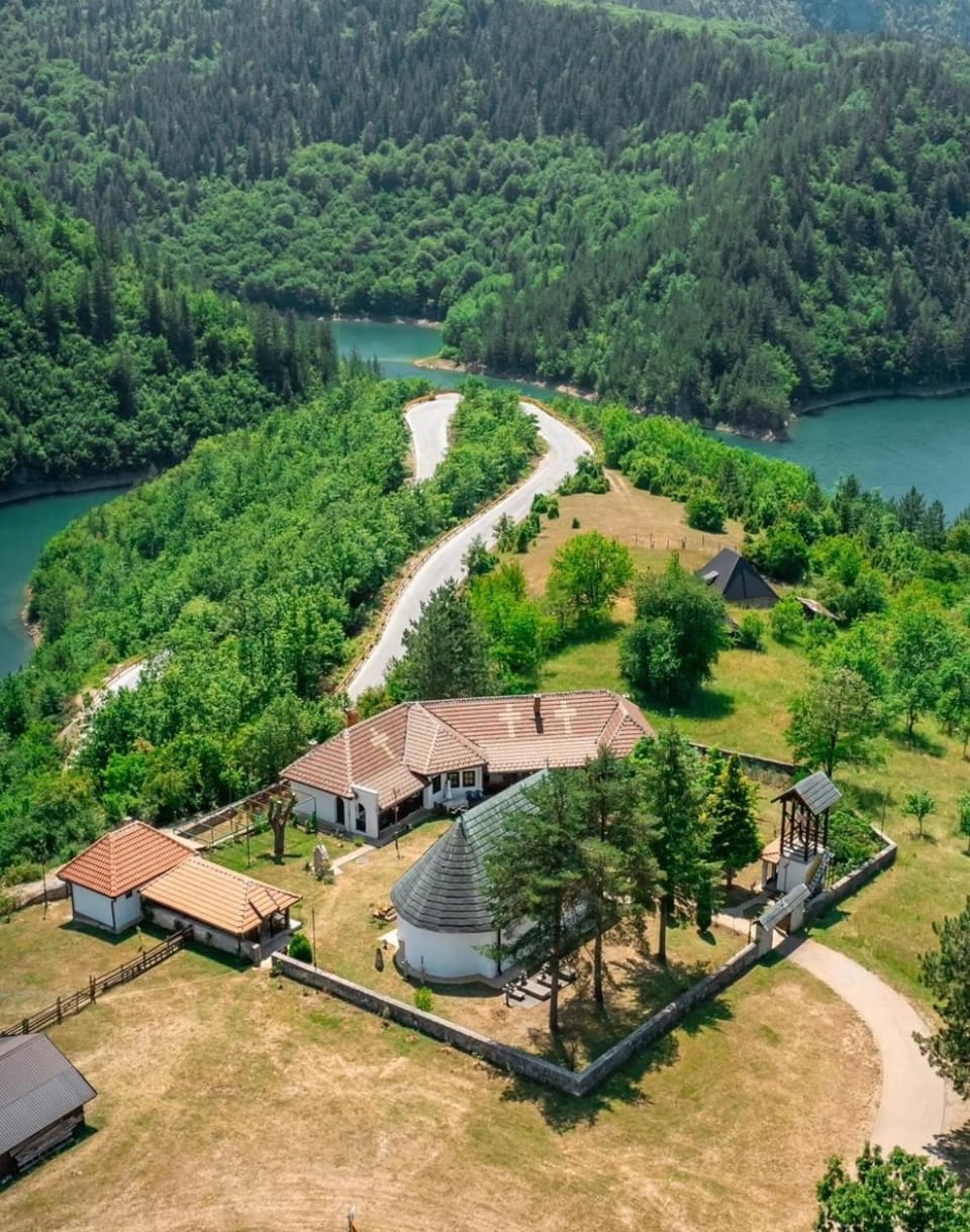 Nearby landmark, Lake view