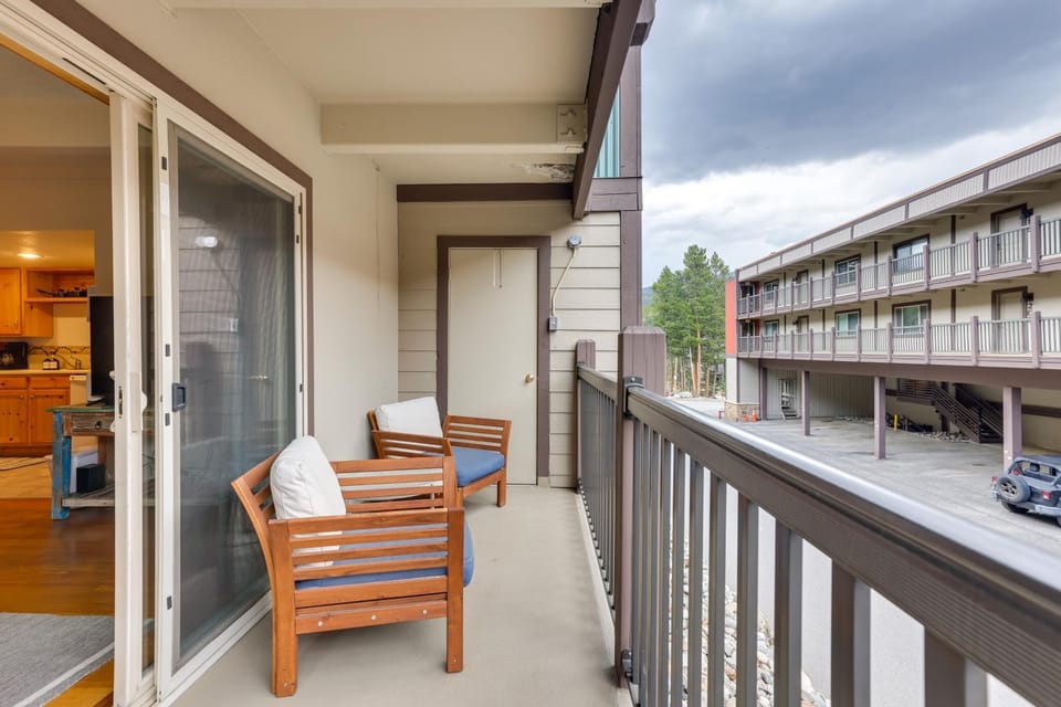 Hike, Bike & Ski! Cozy Condo 8 Mi to Lake Dillon House in Breckenridge