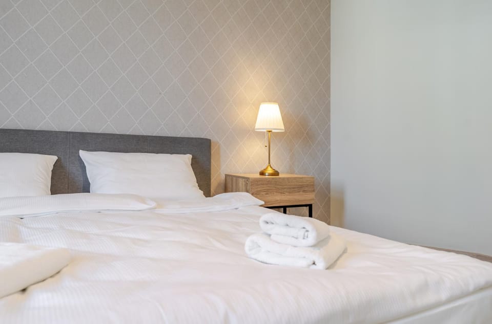 Bed, Photo of the whole room, Bedroom, towels
